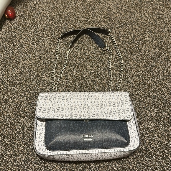 Guess bag - Picture 1 of 2